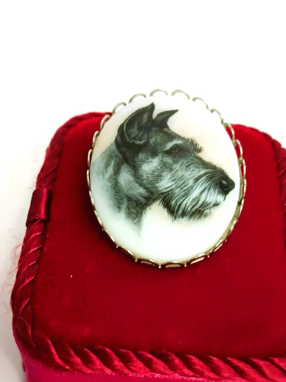 Vtg Porcelain Scottish Terrier Brooch Oval Scalloped Gray Scottie Dog Pin